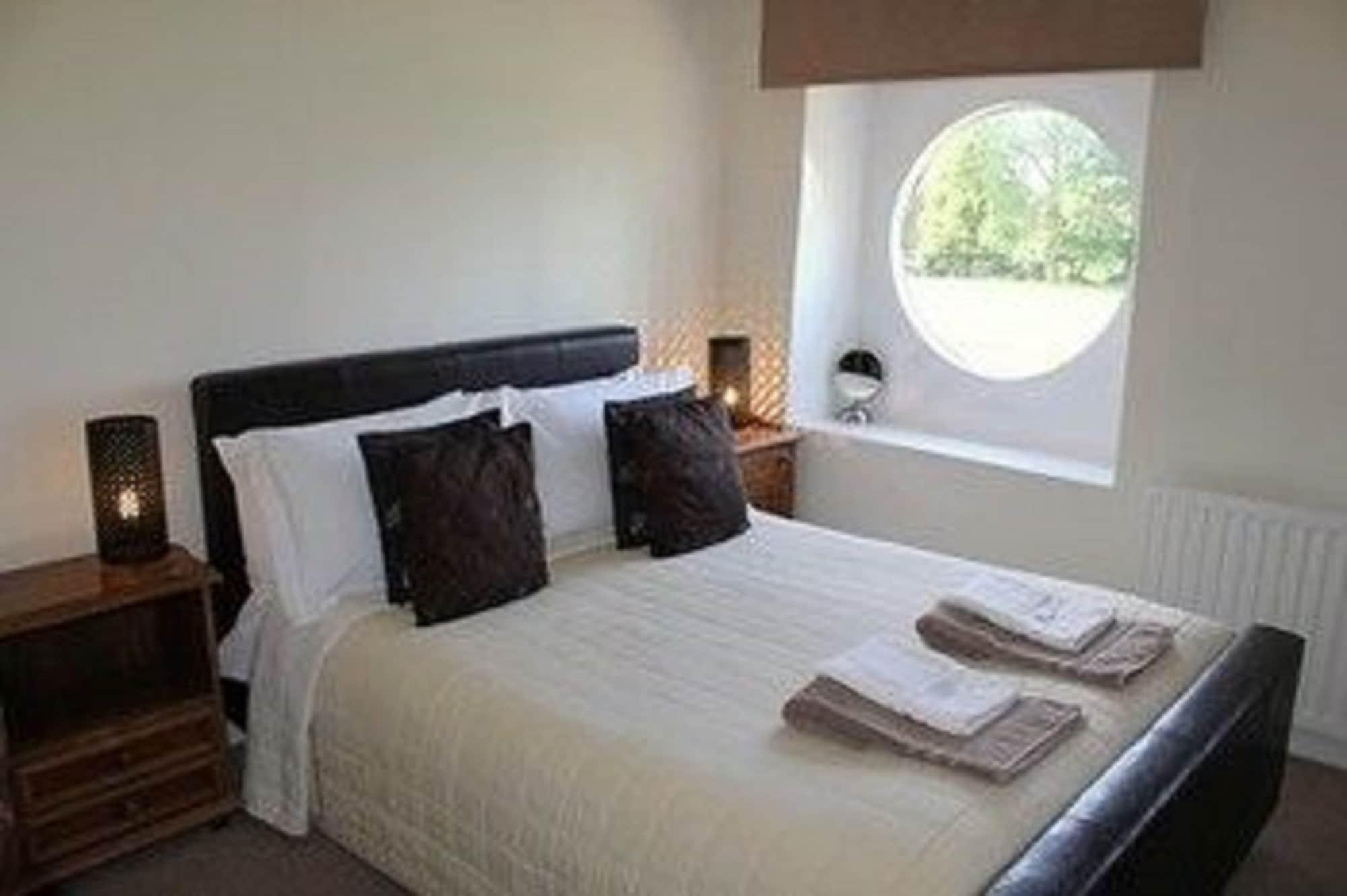Bed and Breakfast The Coach House Winterbourne Esterno foto